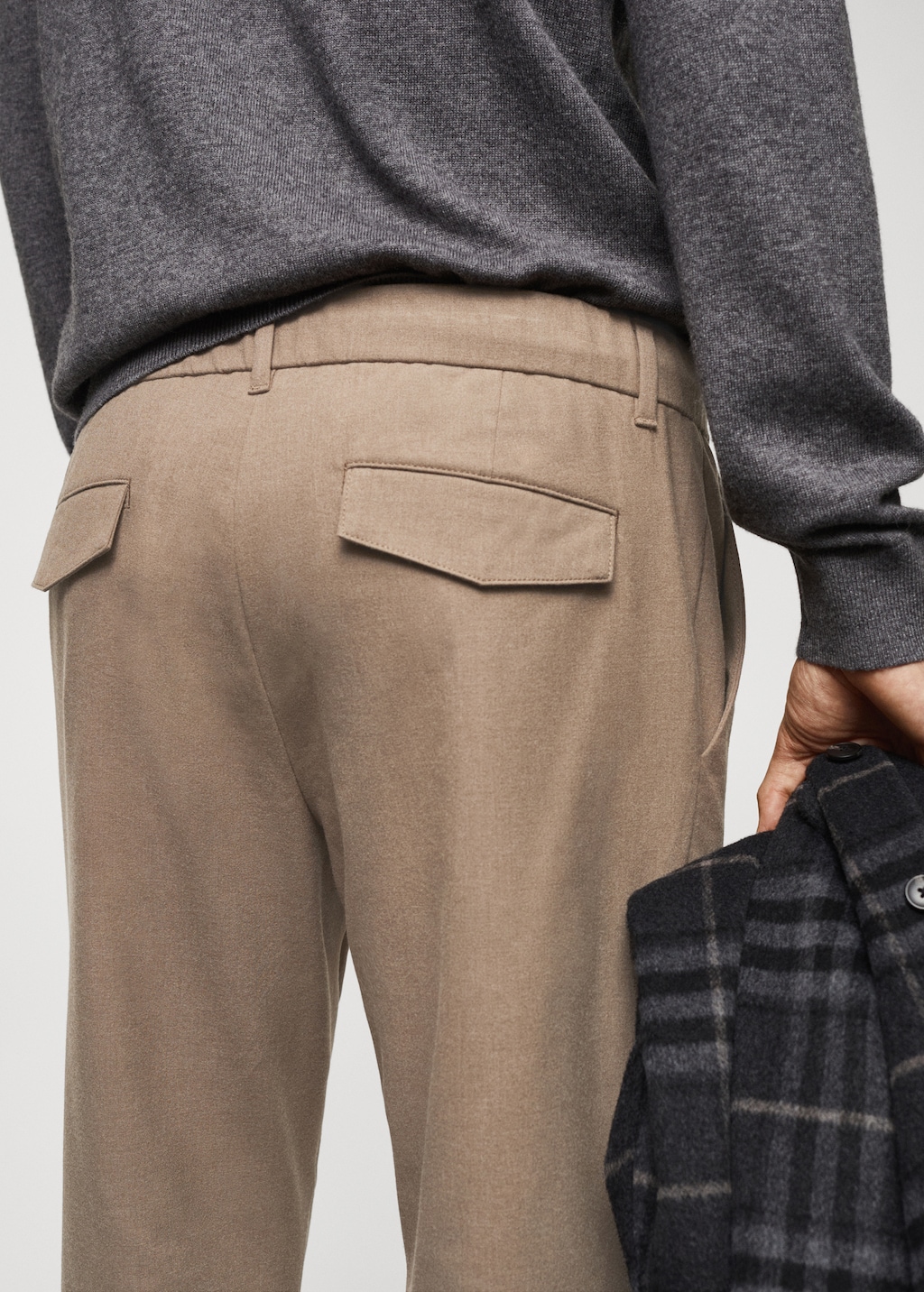 Slim-fit jogger trousers with drawstring - Details of the article 2