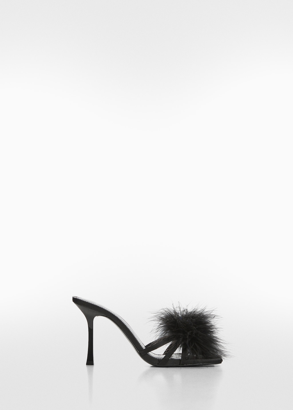 Sandals with feather decoration - Article without model