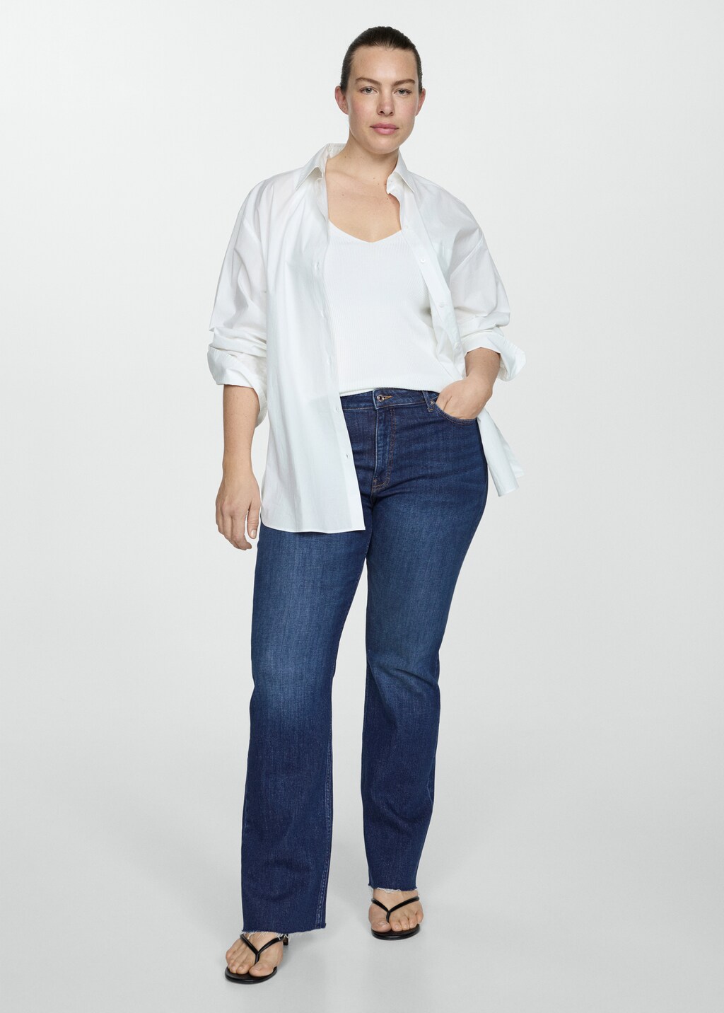 Medium-rise flared jeans - Details of the article 3