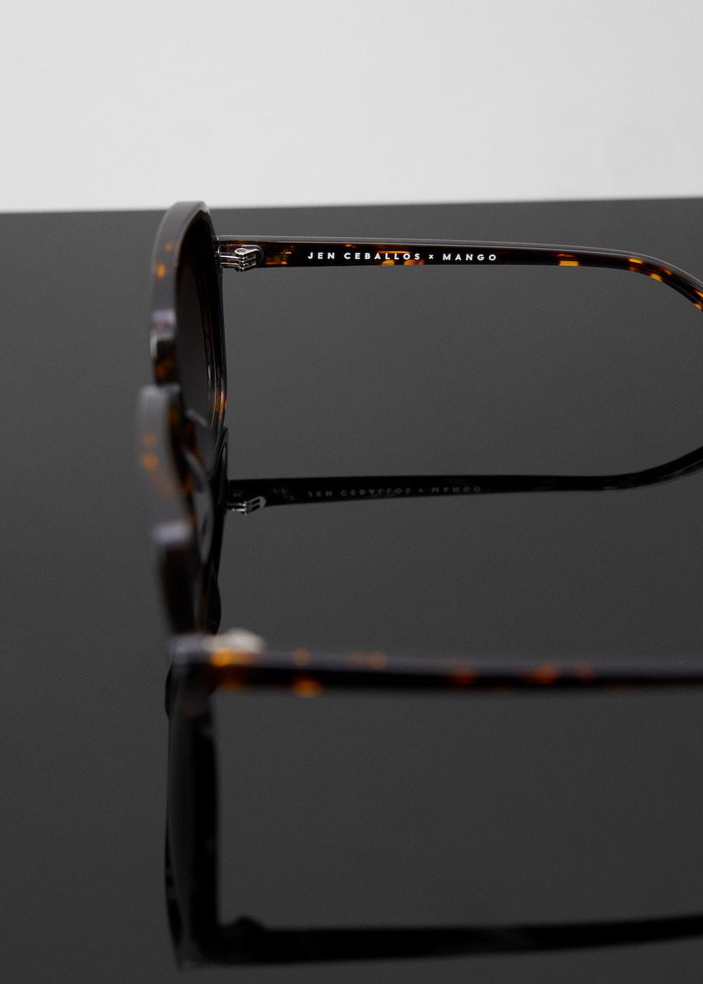 Tortoiseshell square sunglasses - Details of the article 1