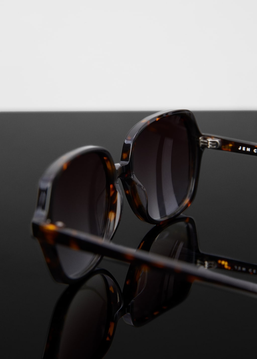 Tortoiseshell square sunglasses - Details of the article 2