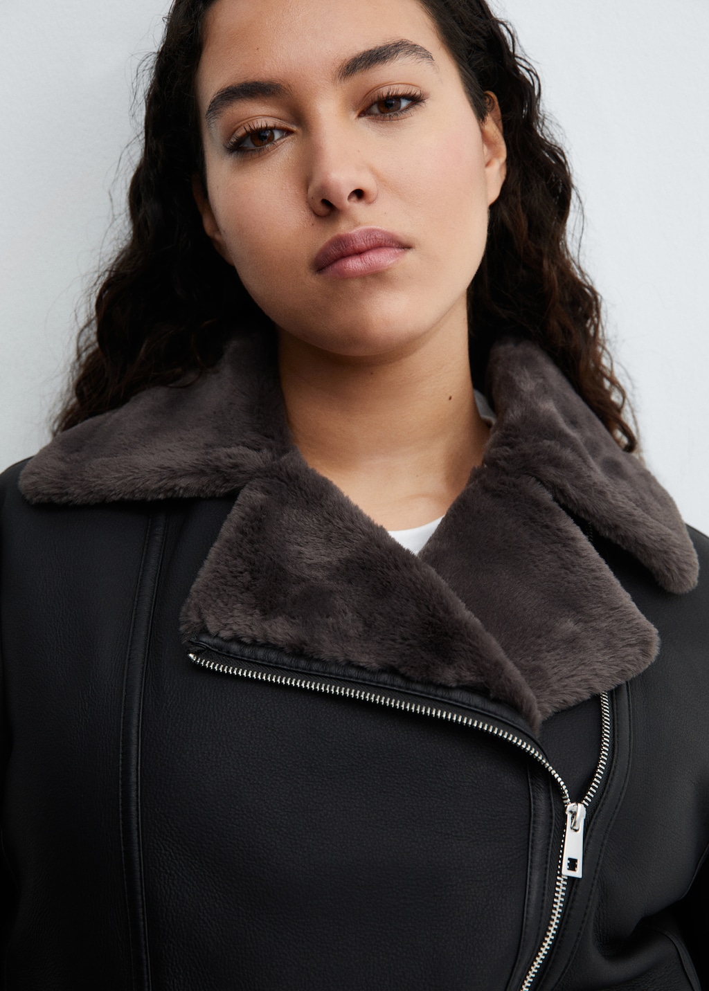 Jacket with shearling-effect lining - Details of the article 4