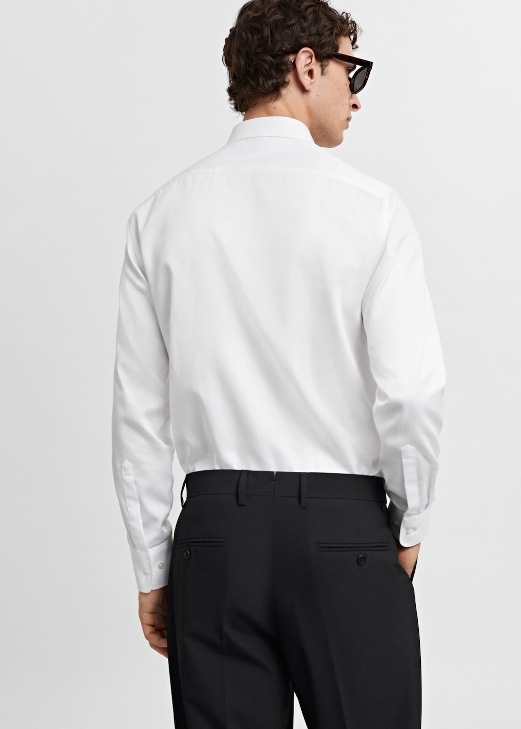 100% cotton slim-fit suit shirt - Reverse of the article