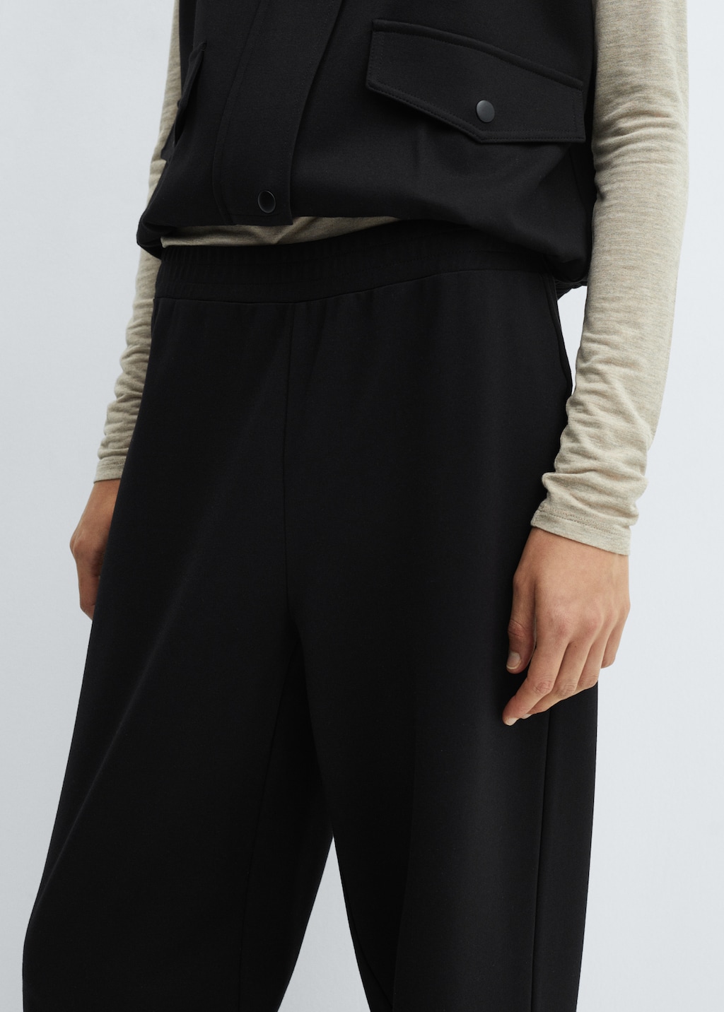 Straight-fit trousers with elastic waist - Details of the article 6