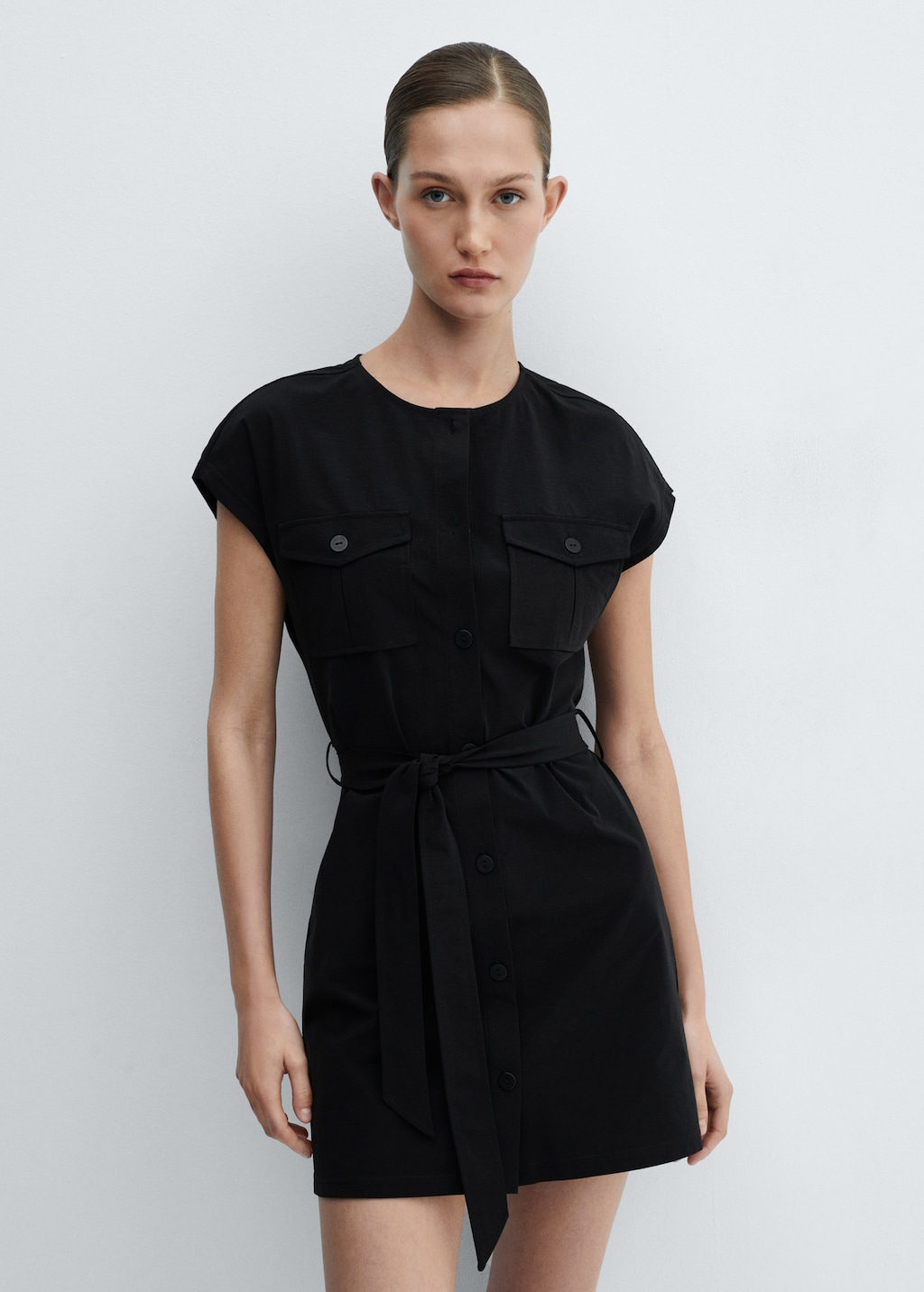 Kleid mit Schleife und Taschendetails - Mittlere Ansicht