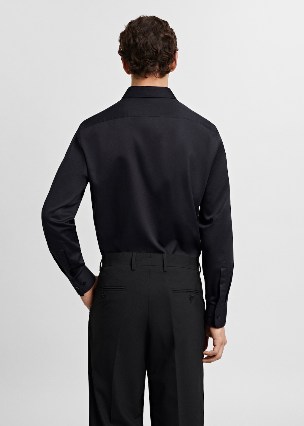 100% cotton slim-fit suit shirt - Reverse of the article