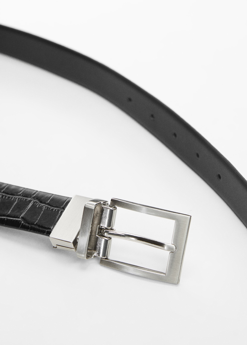 Croc-effect leather belt - Details of the article 1