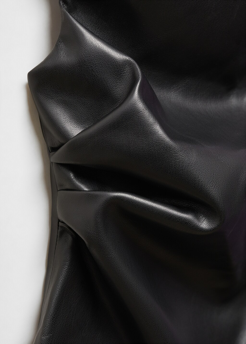 Leather-effect top - Details of the article 8