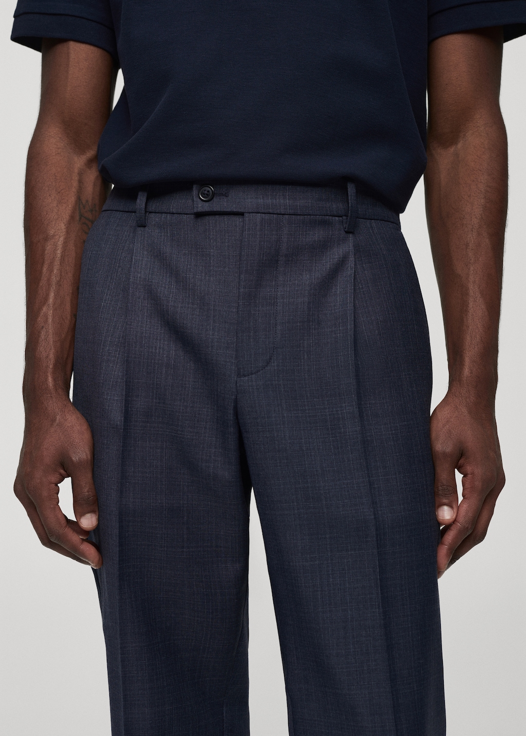 Cold wool trousers with pleat detail - Details of the article 1