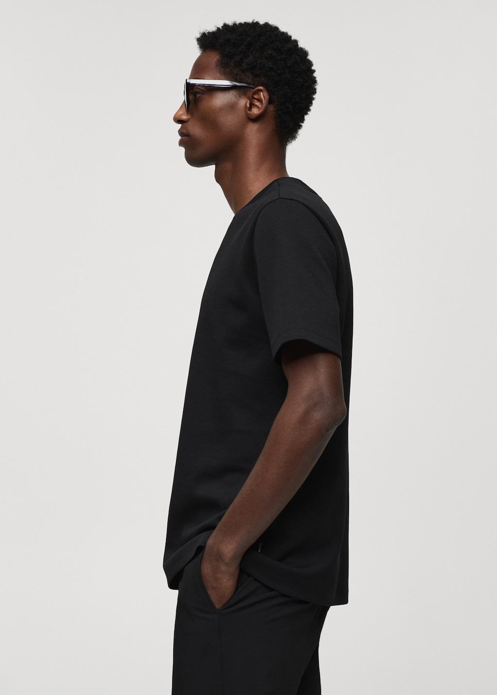 Breathable cotton t-shirt - Details of the article 2