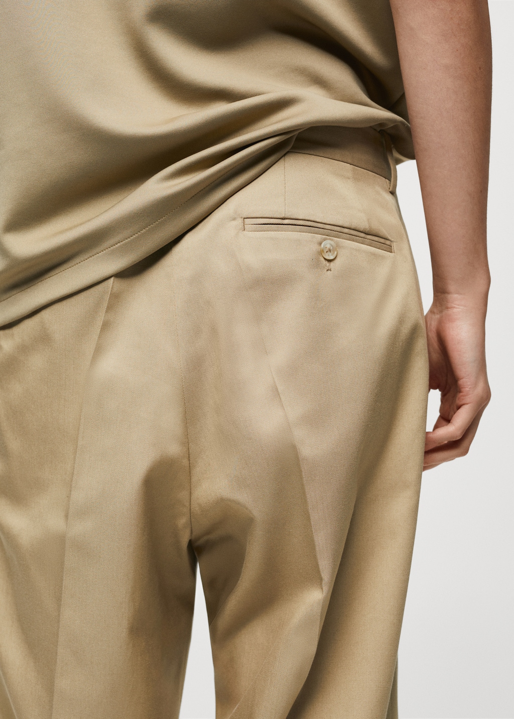 Relaxed-fit suit trousers with pleats - Details of the article 6