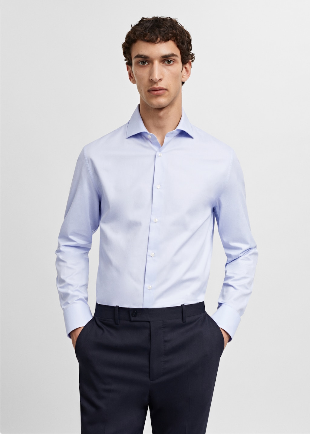 Chemise costume slim fit structurée - Plan moyen