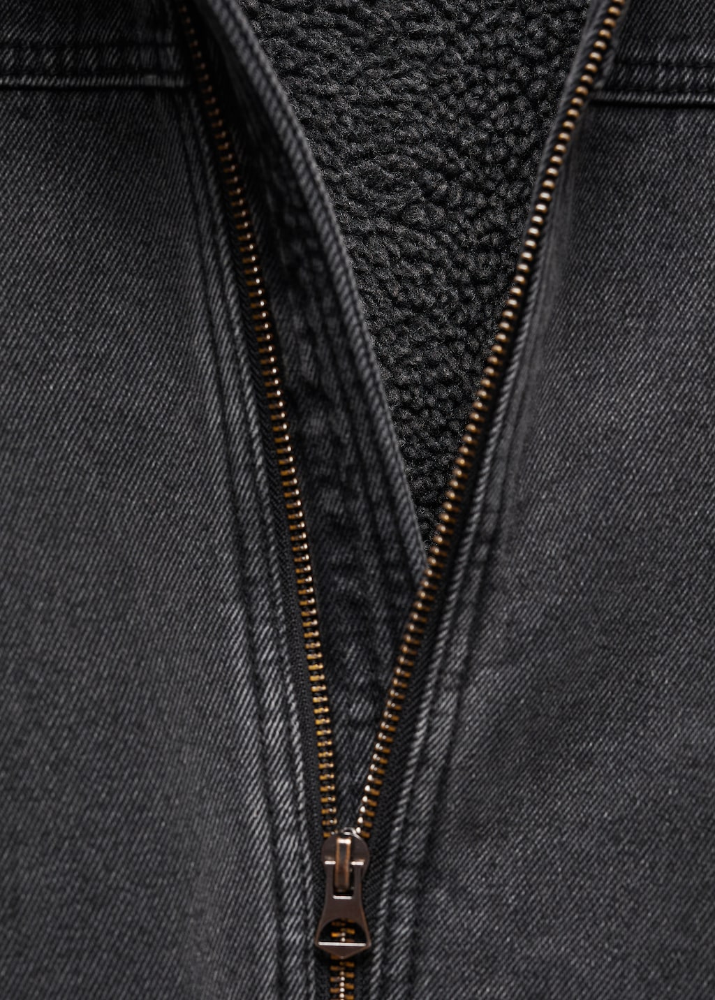 Denim jacket with shearling-effect lining - Details of the article 8