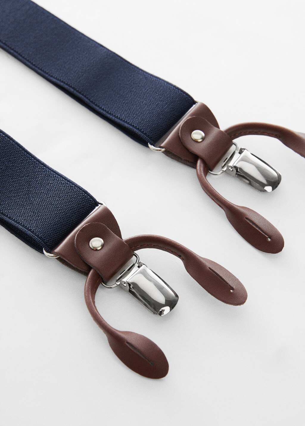 Adjustable elastic straps with leather details - Details of the article 1