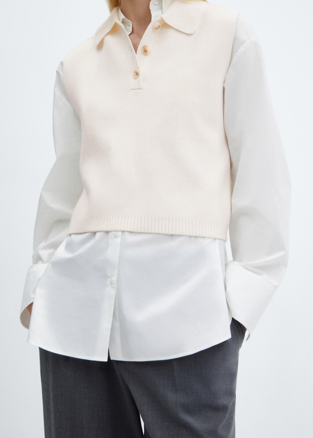 Knitted gilet with button collar - Details of the article 6