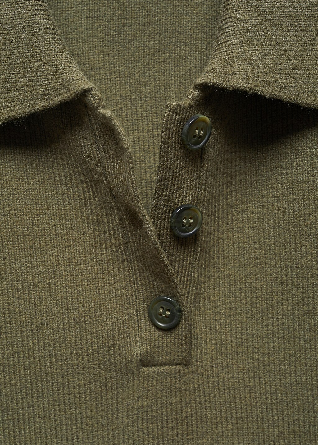 Knitted gilet with button collar - Details of the article 8