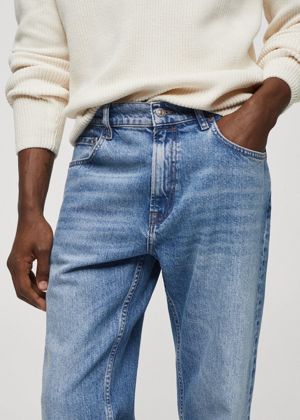 Regular-fit medium-wash jeans - Details of the article 1