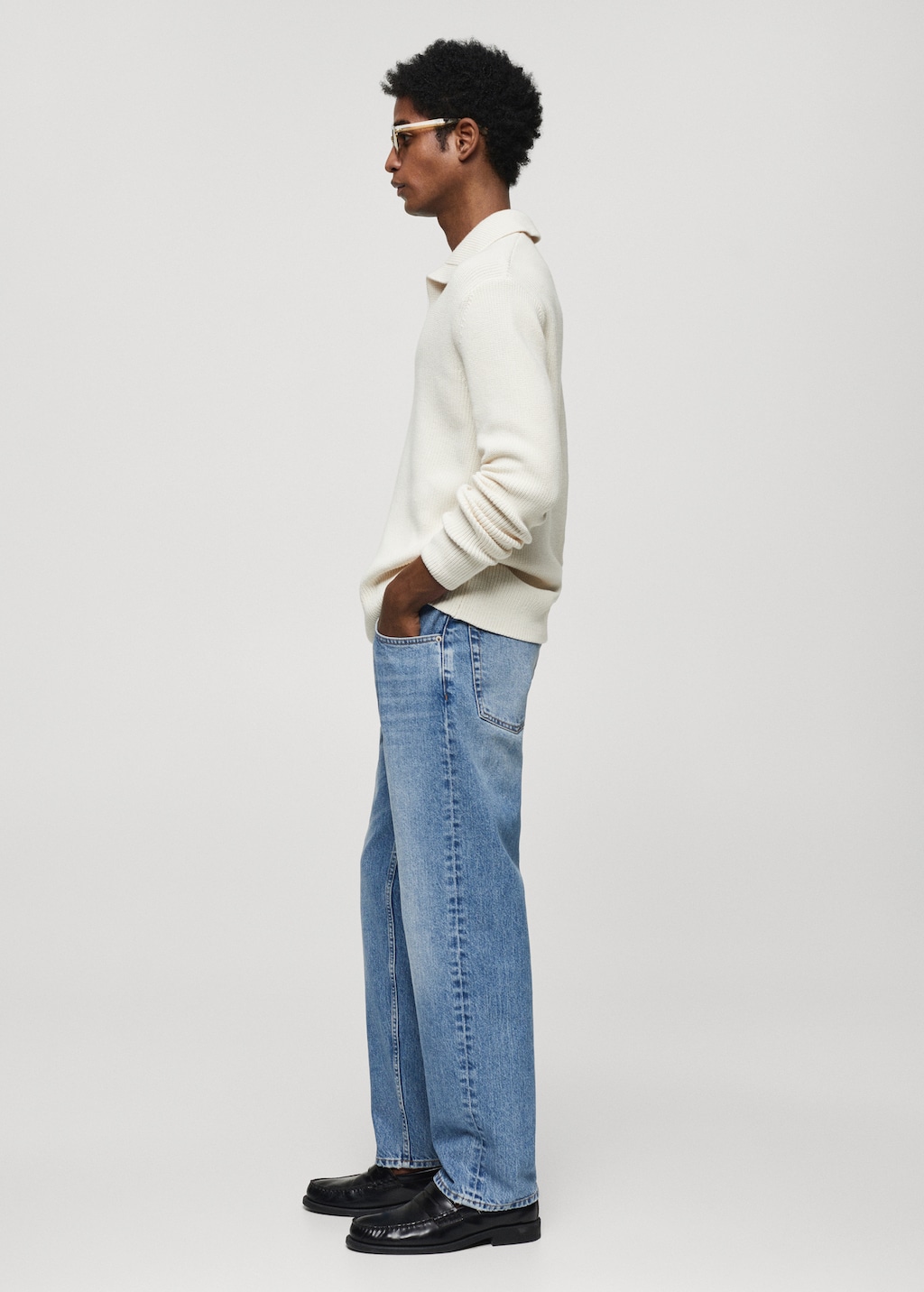 Regular-fit medium-wash jeans - Details of the article 2