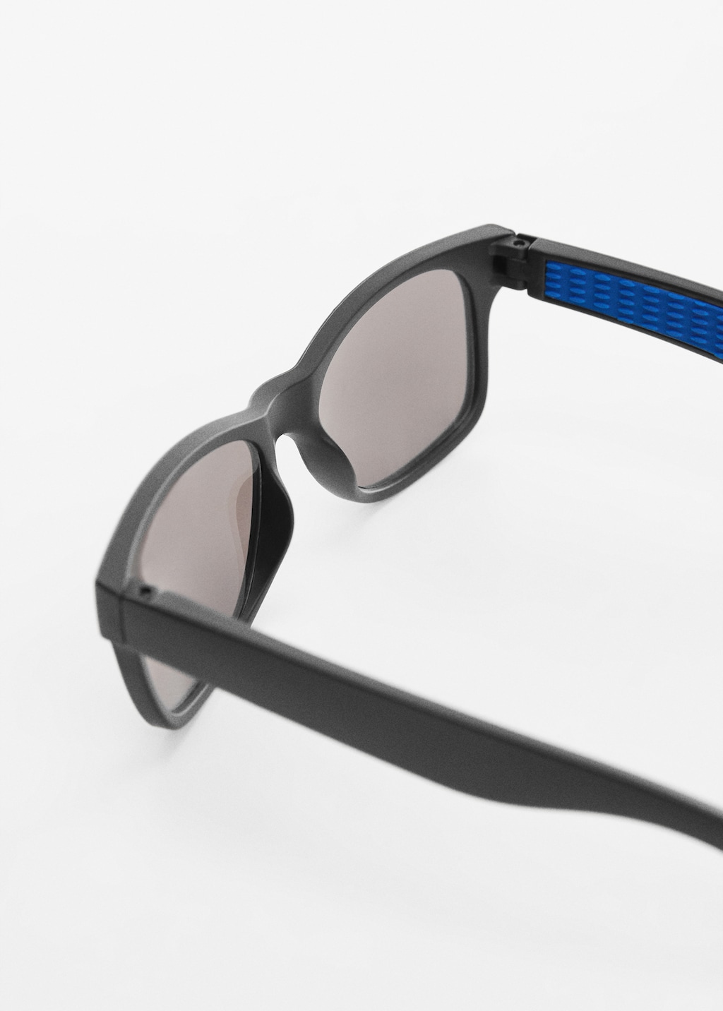 Resin frame sunglasses - Details of the article 1