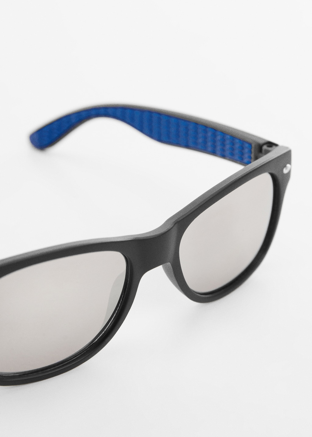 Resin frame sunglasses - Details of the article 2