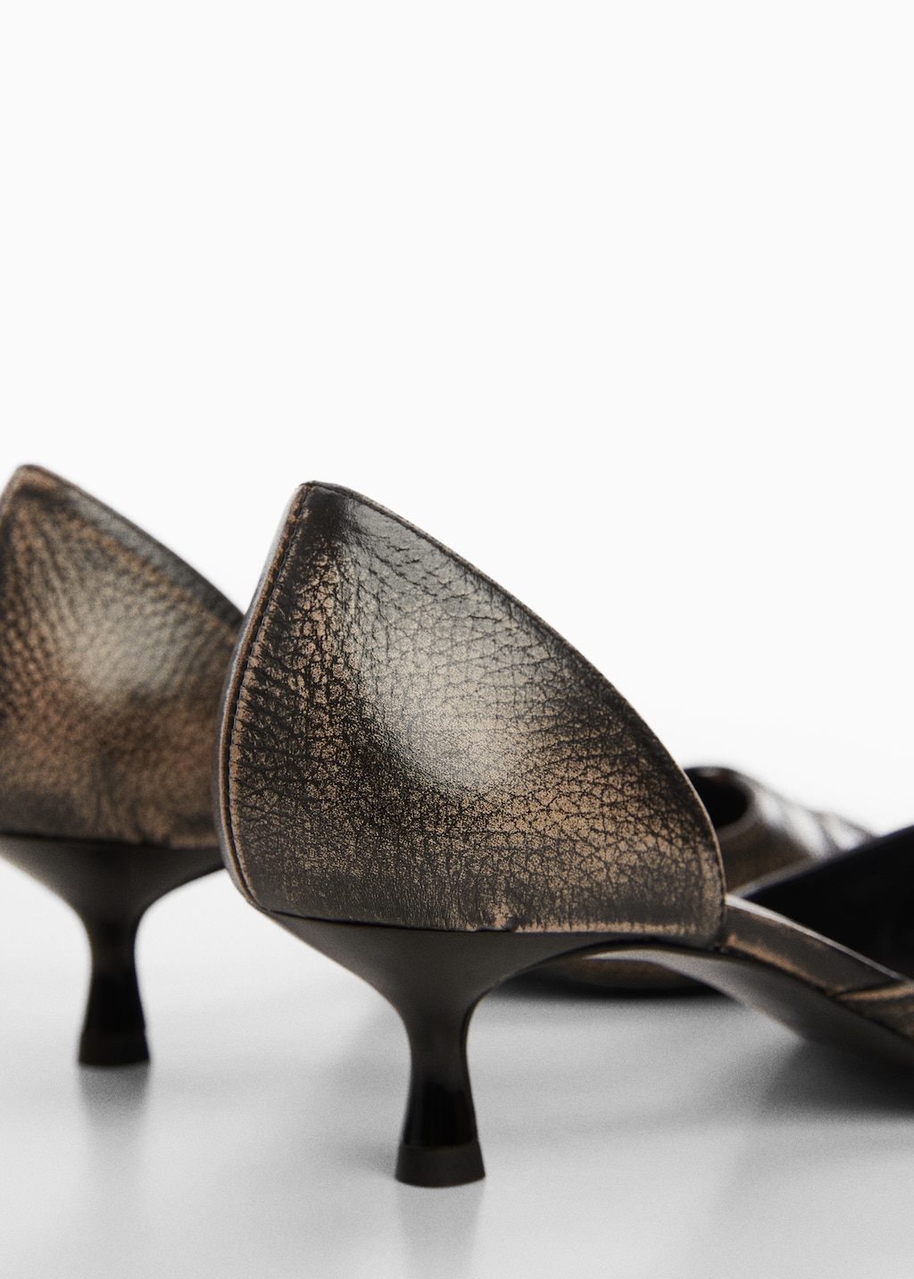 Pointed toe leather shoes - Details of the article 1