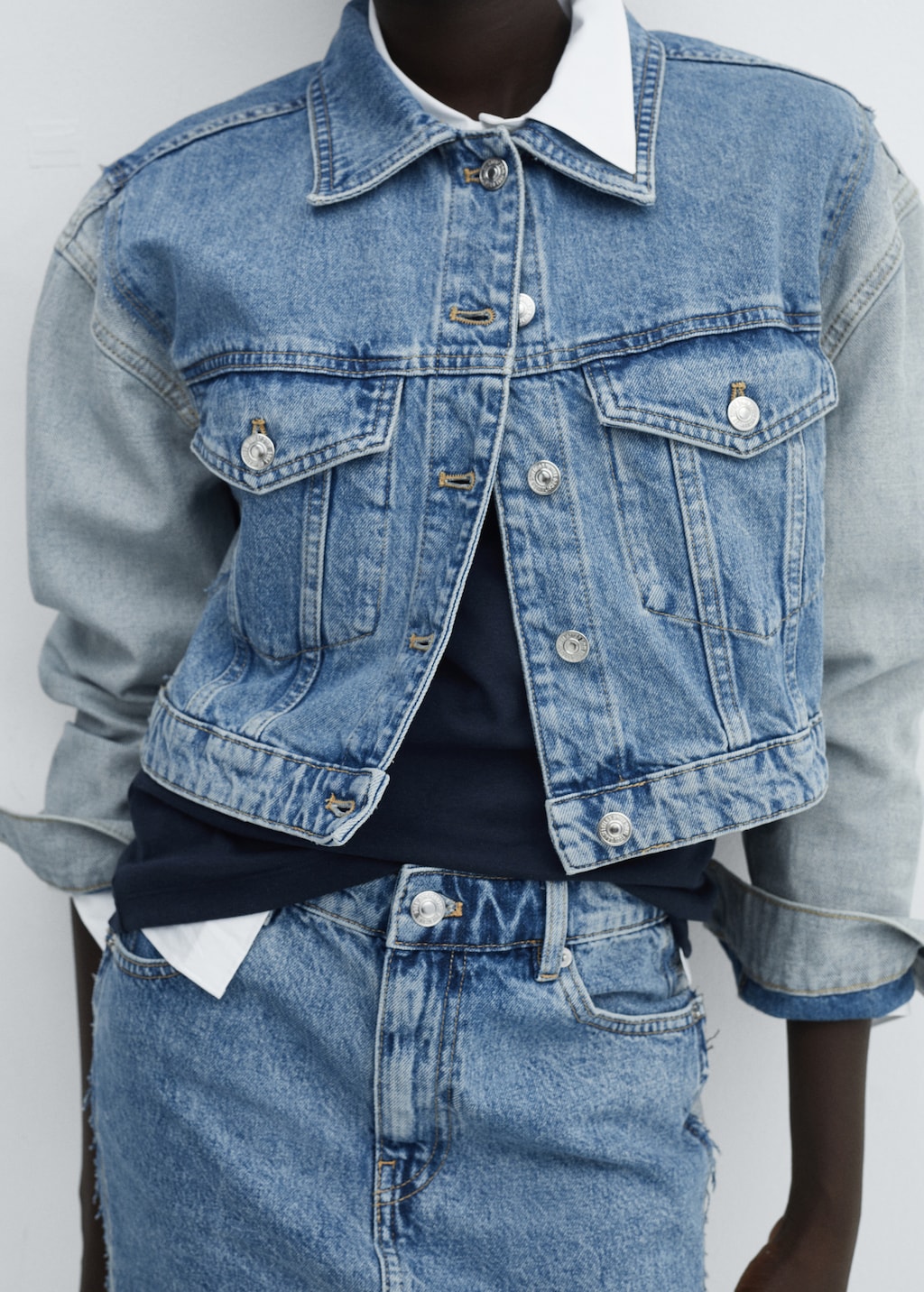 Two-tone cropped denim jacket - Details of the article 1