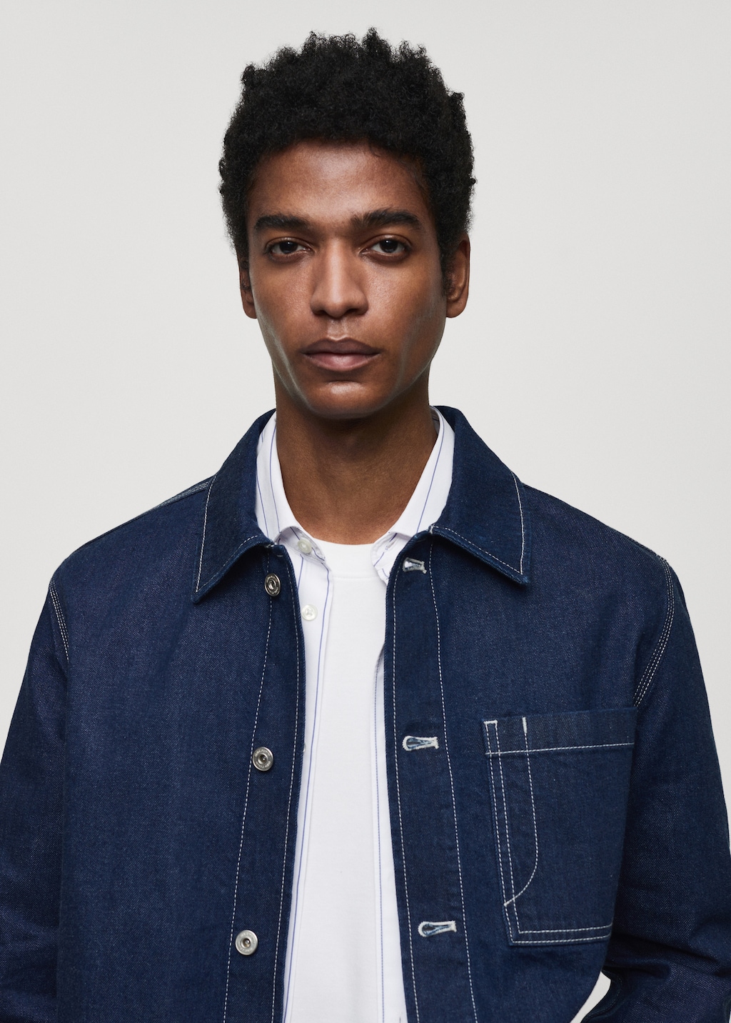 Denim overshirt with stitching pockets - Details of the article 1