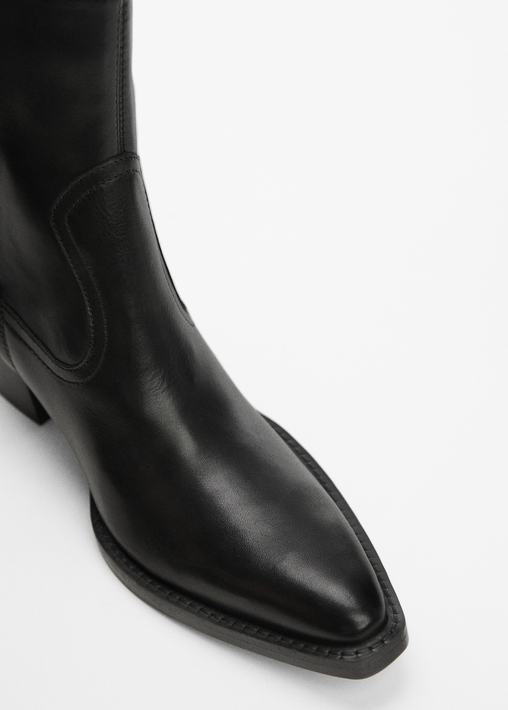 Leather pointed ankle boots - Details of the article 2