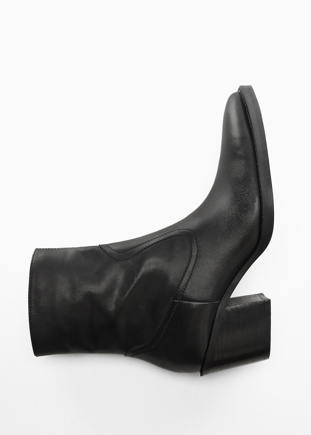 Leather pointed ankle boots - Details of the article 5