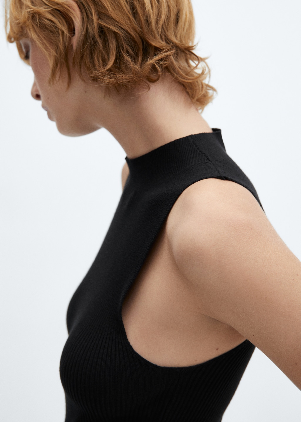 Ribbed knit dress with opening - Details of the article 1