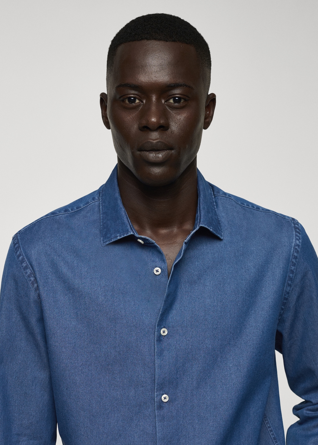 Regular-fit cotton chambray shirt - Details of the article 1