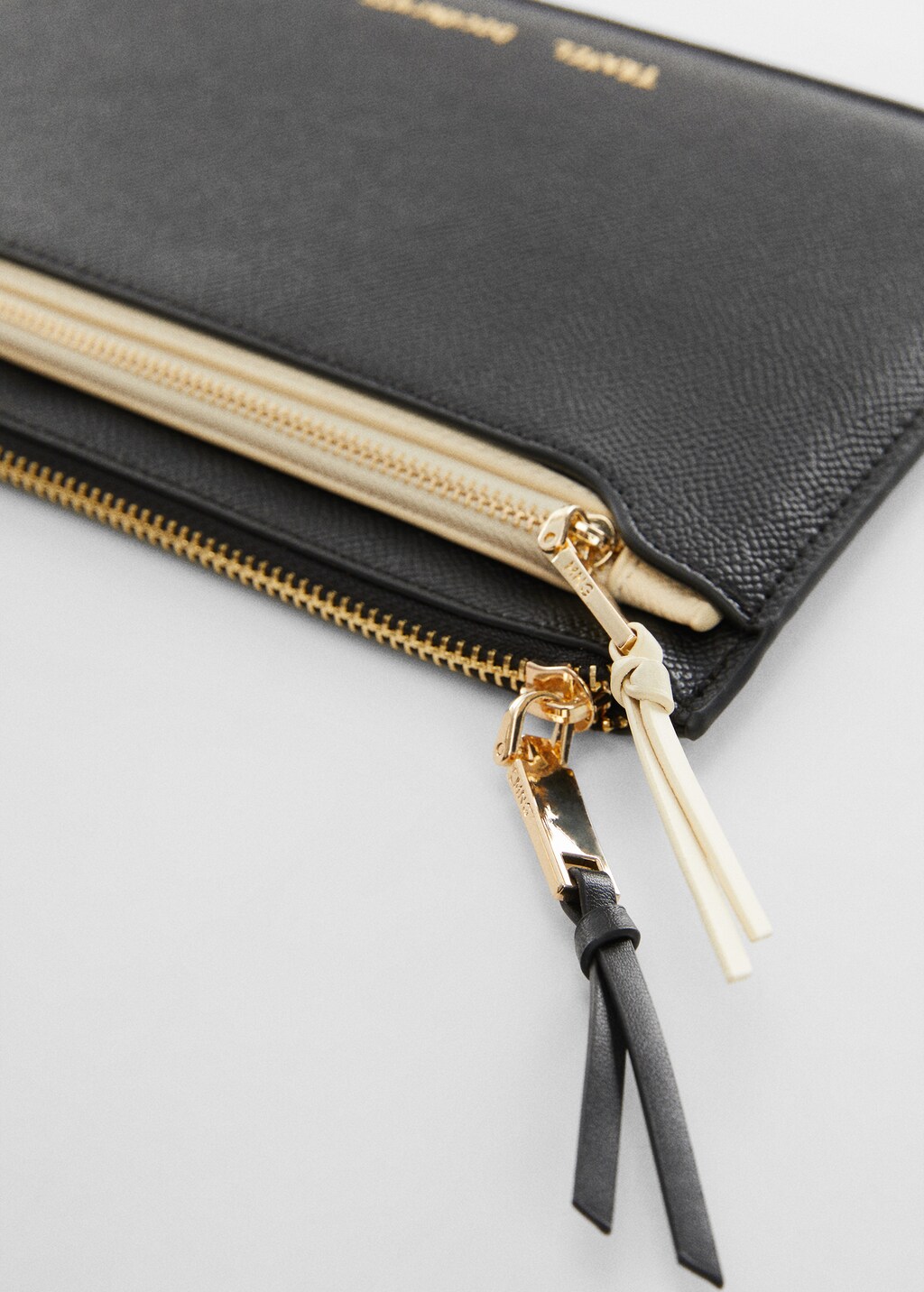 Saffiano-effect document holder - Details of the article 1