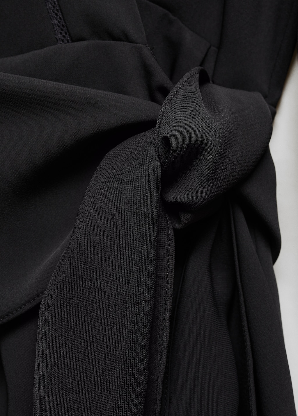 Bow wrap dress - Details of the article 8