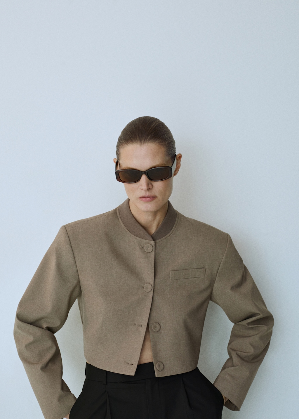 Buttoned cropped jacket - Details of the article 7