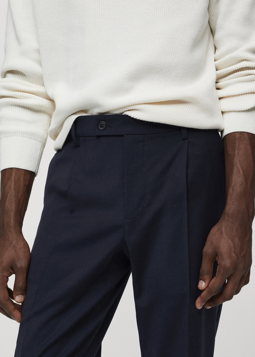 Cold wool trousers with pleat detail - Details of the article 1