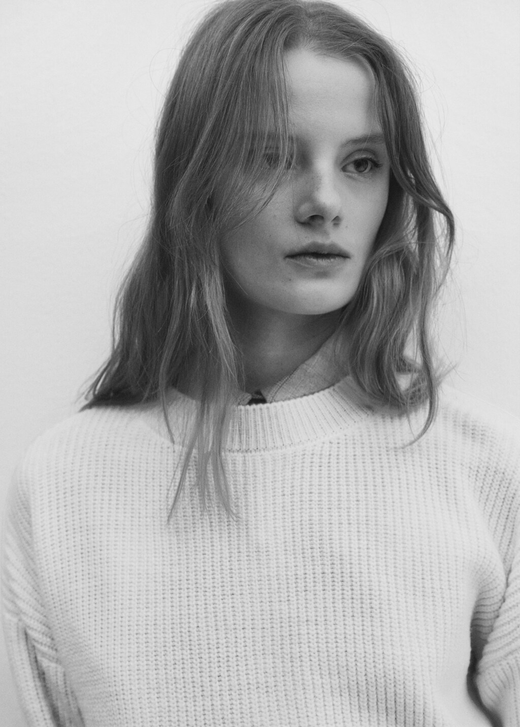 Round-neck knitted sweater - Details of the article 1