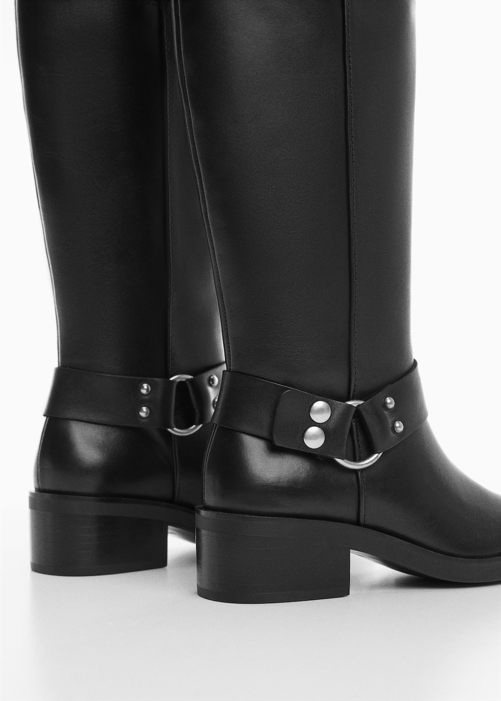 Buckles leather boots - Details of the article 1