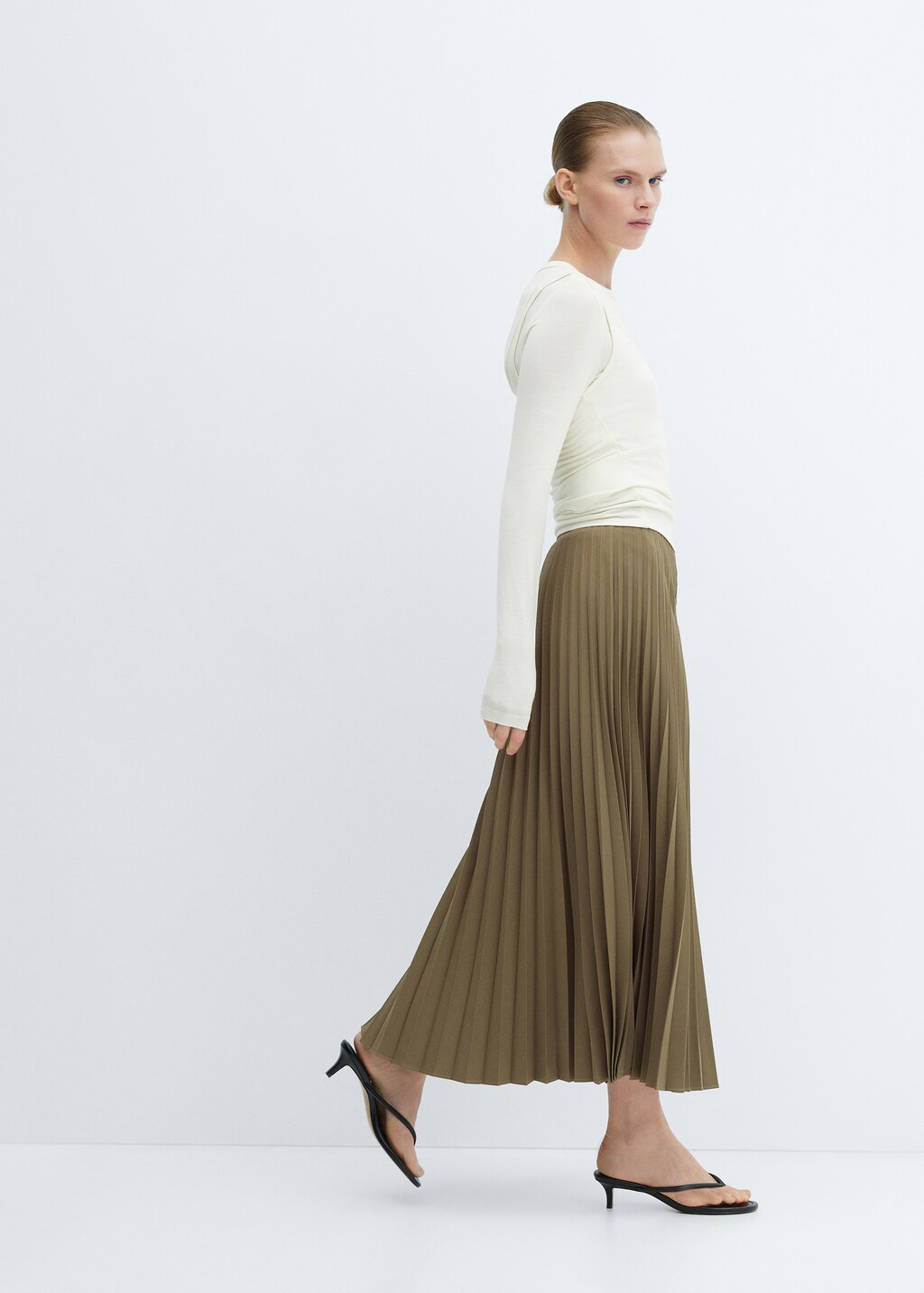 Pleated long skirt - Details of the article 2