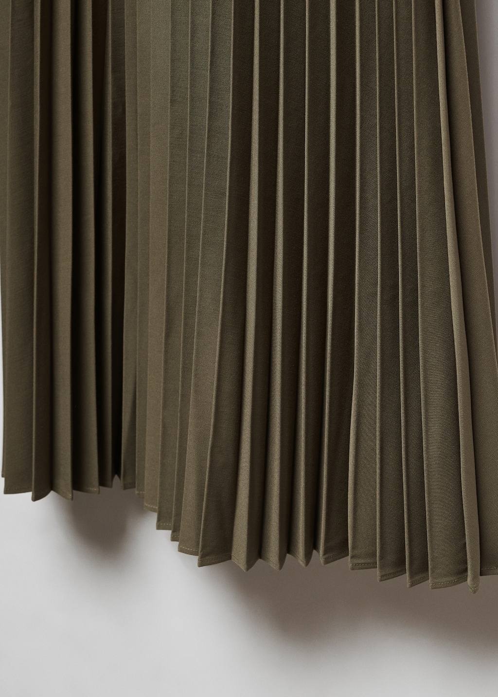 Pleated long skirt - Details of the article 8