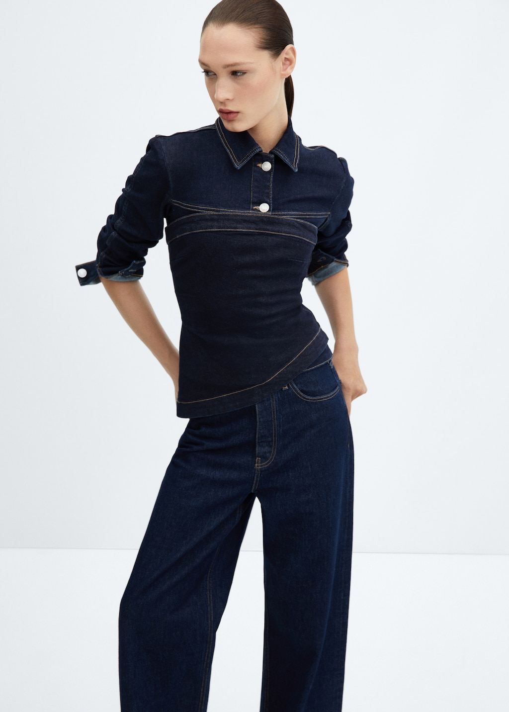 Denim top with asymmetrical hem - Details of the article 2