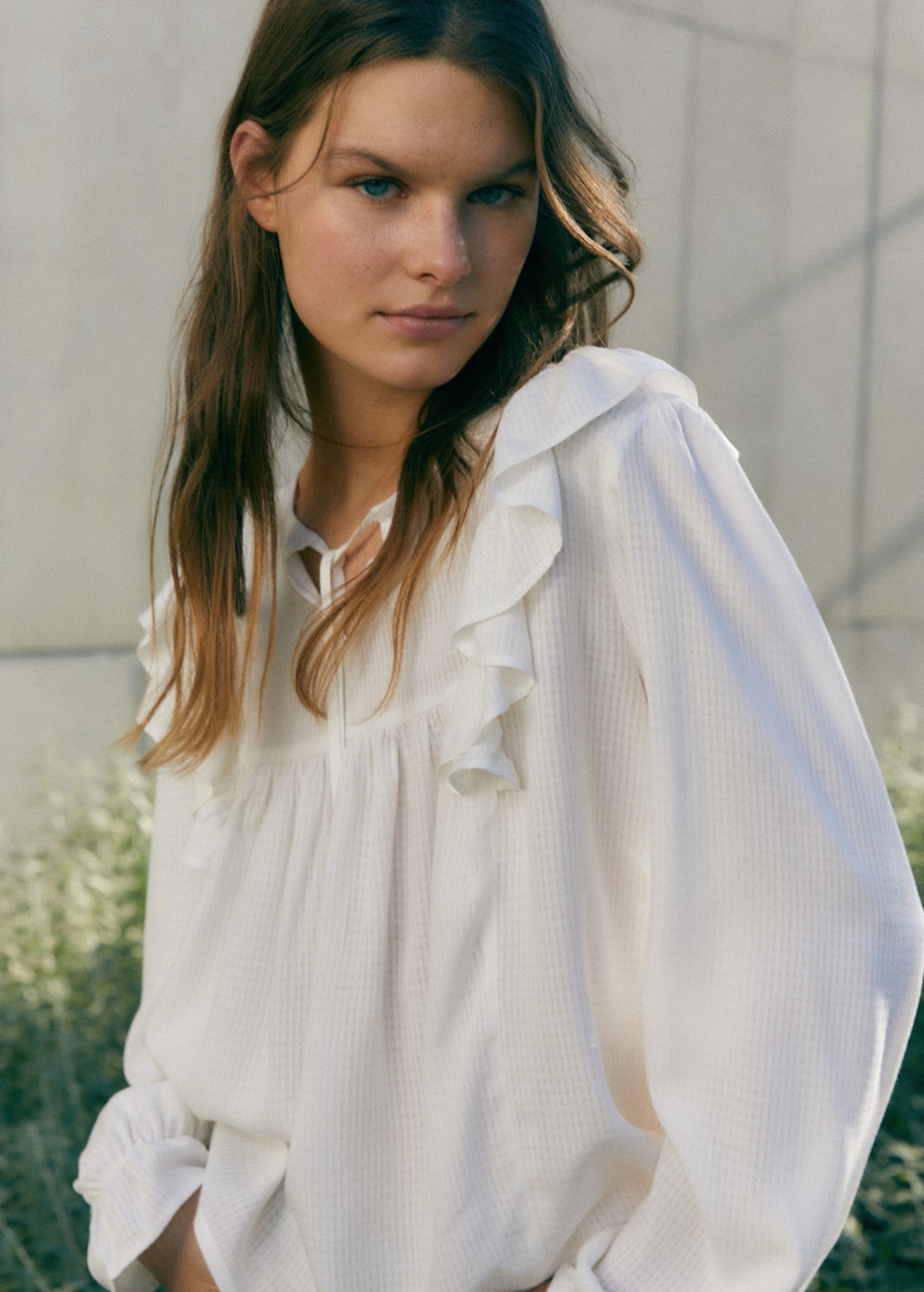 Textured ruffled blouse - Details of the article 5