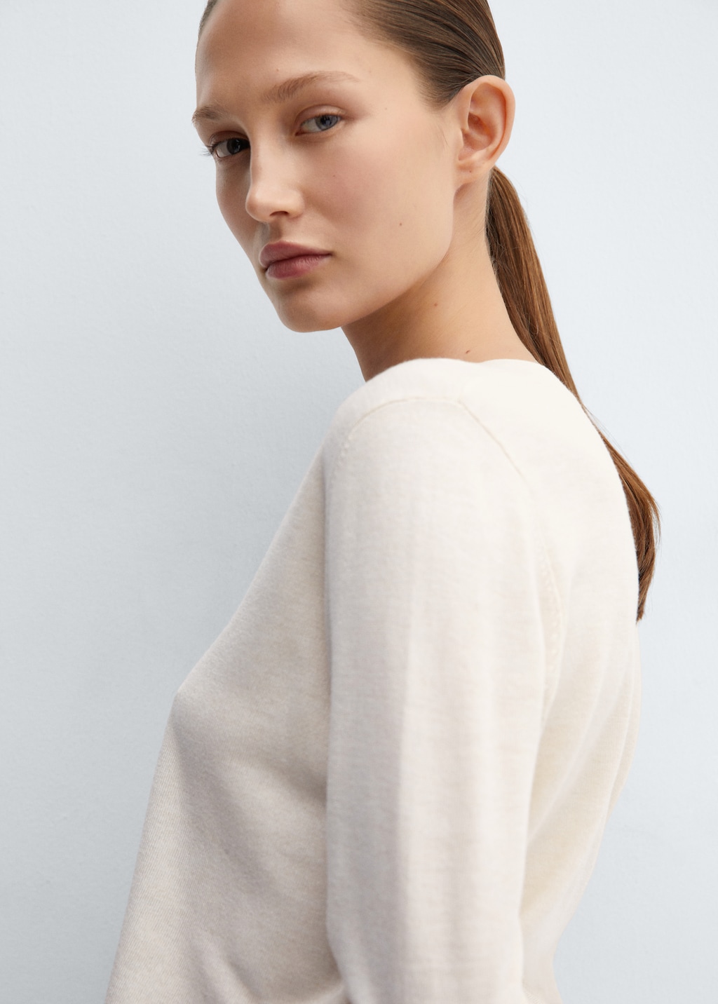 V-neck knit sweater - Details of the article 1