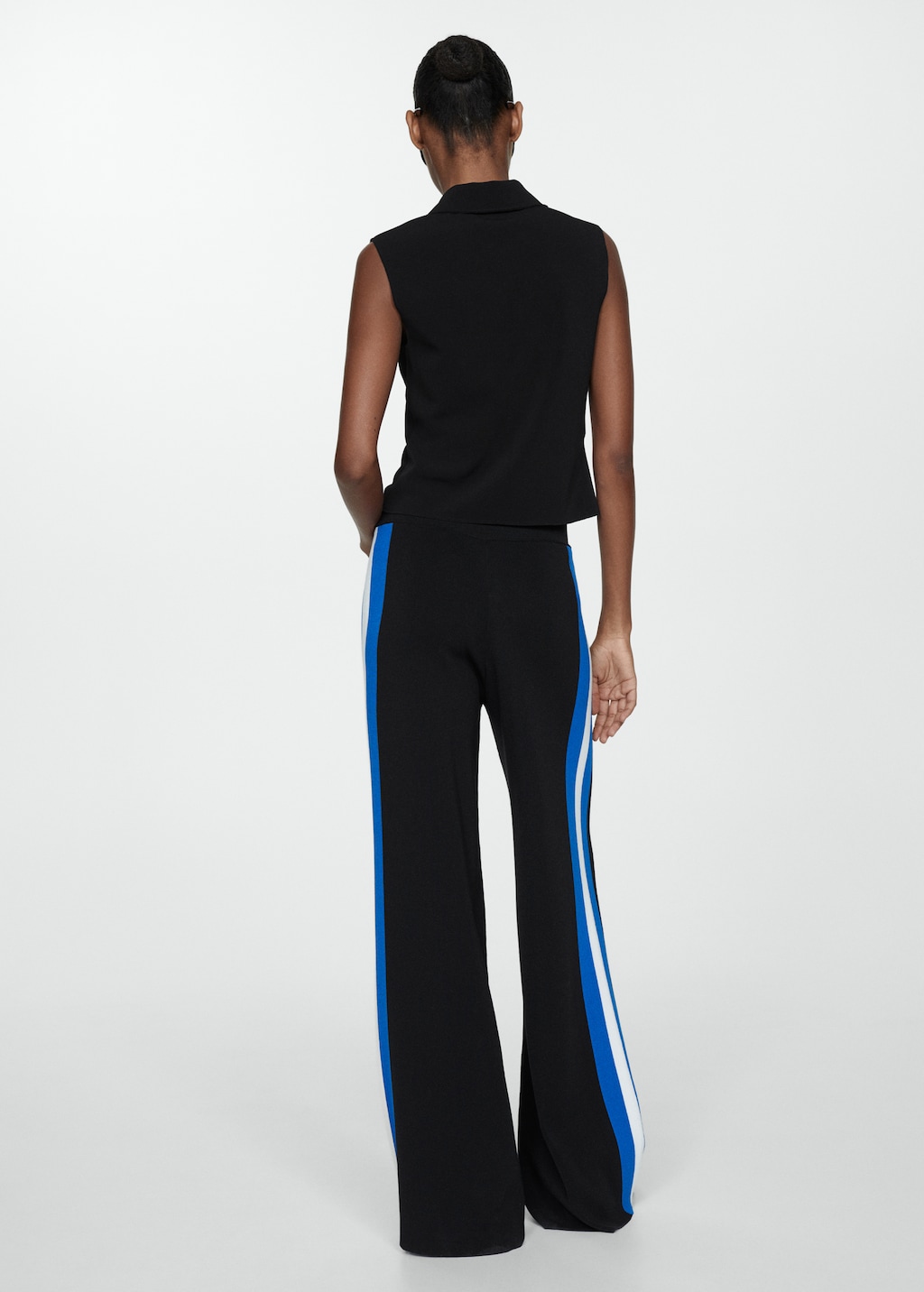 Straight knitted trousers - Reverse of the article