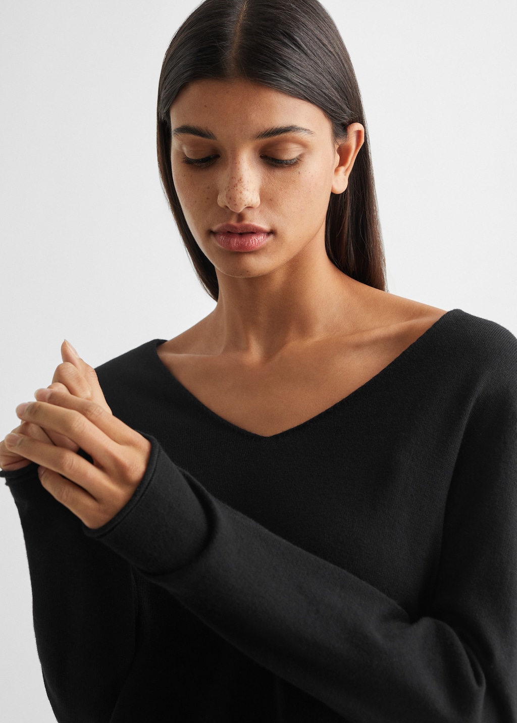 V-neck sweater - Details of the article 1