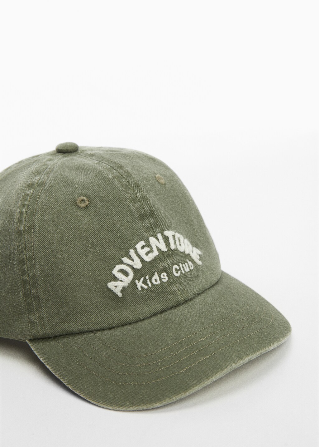 Cap with embroidered letter - Details of the article 1