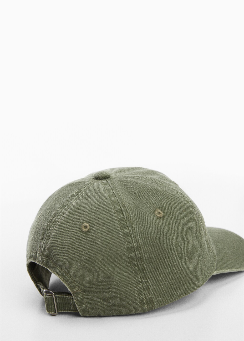 Cap with embroidered letter - Details of the article 2