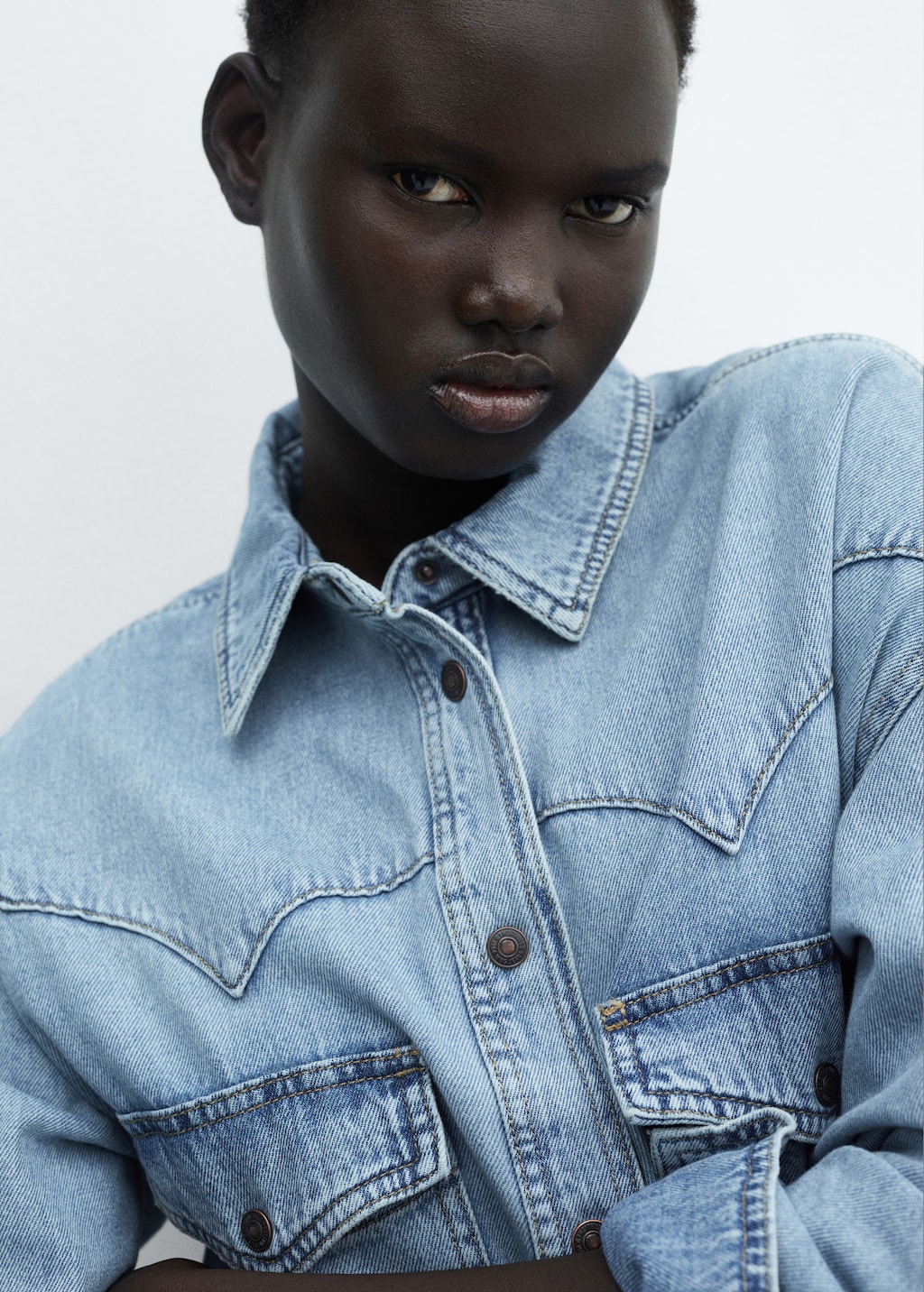 Chest-pocket denim shirt - Details of the article 1