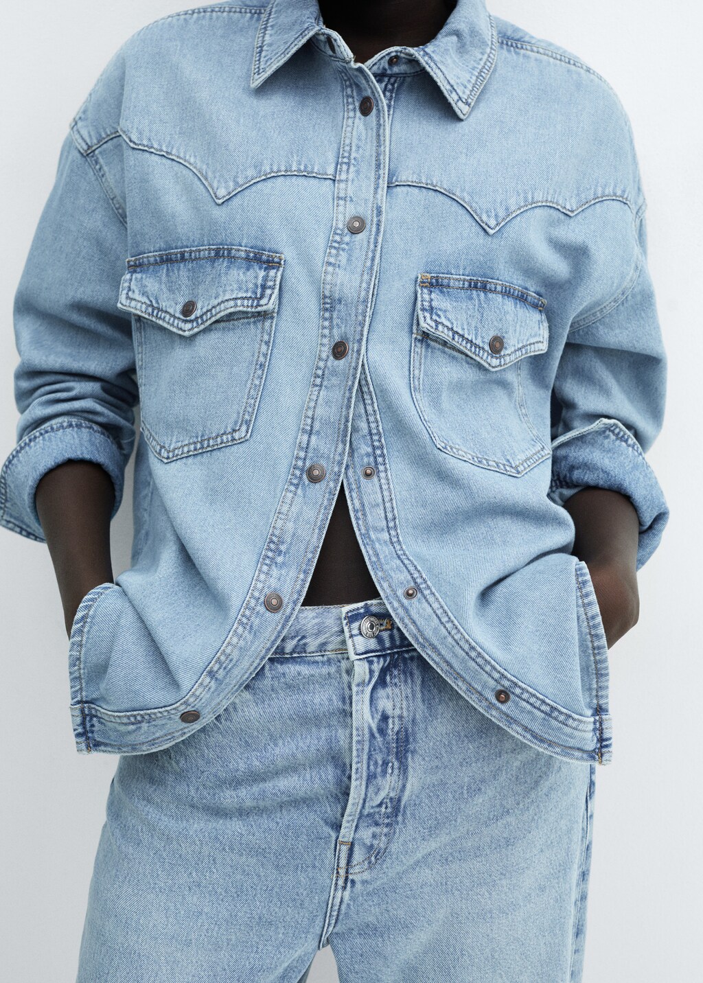 Chest-pocket denim shirt - Details of the article 6