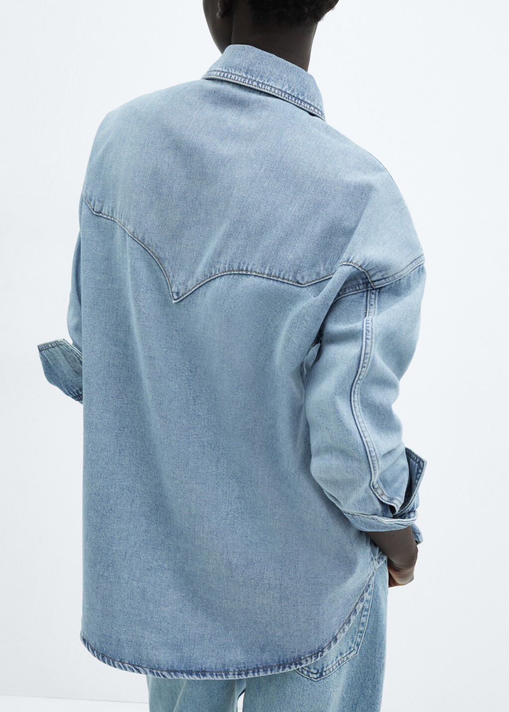 Chest-pocket denim shirt - Reverse of the article