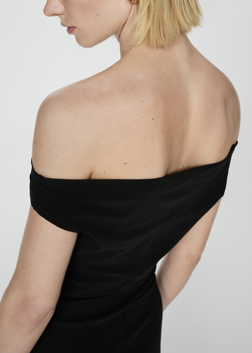 Off-the-shoulder draped dress - Details of the article 1